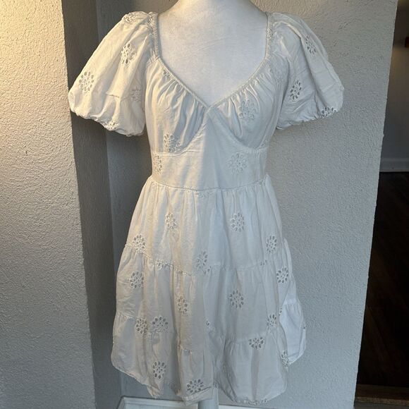 Primark  Women’s White Eyelet Knee Length Dress With Puff Sleeves  - Size 10 - Picture 1 of 8